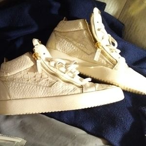 Giuseppe Zanotti Shos